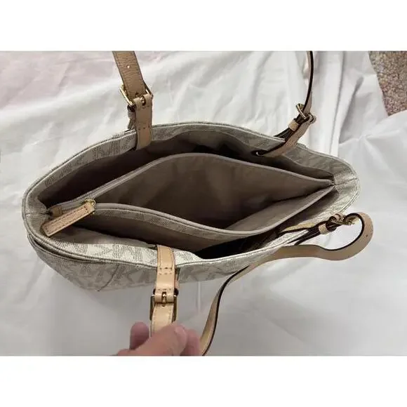 Michael Michael Kors NWT, Jet Set Tote Bag - Picture 7 of 7